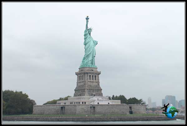 La estatua de la Libertad cada vez más cerca, New York
