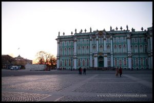 Palacio del Hermitage y puesta de sol.