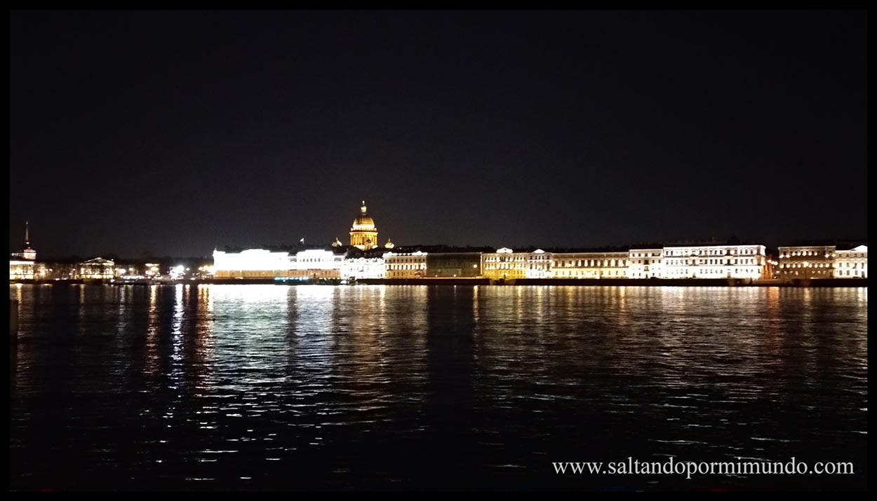 San Petersburgo de noche es más bonito si cabe que de día.
