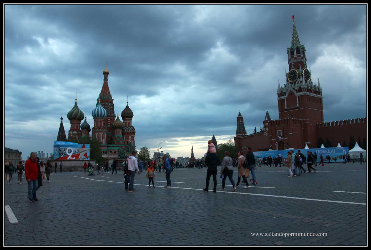 Qué ver en Moscú, Catedral de San Basilio y Kremlin, en la Plaza Roja.