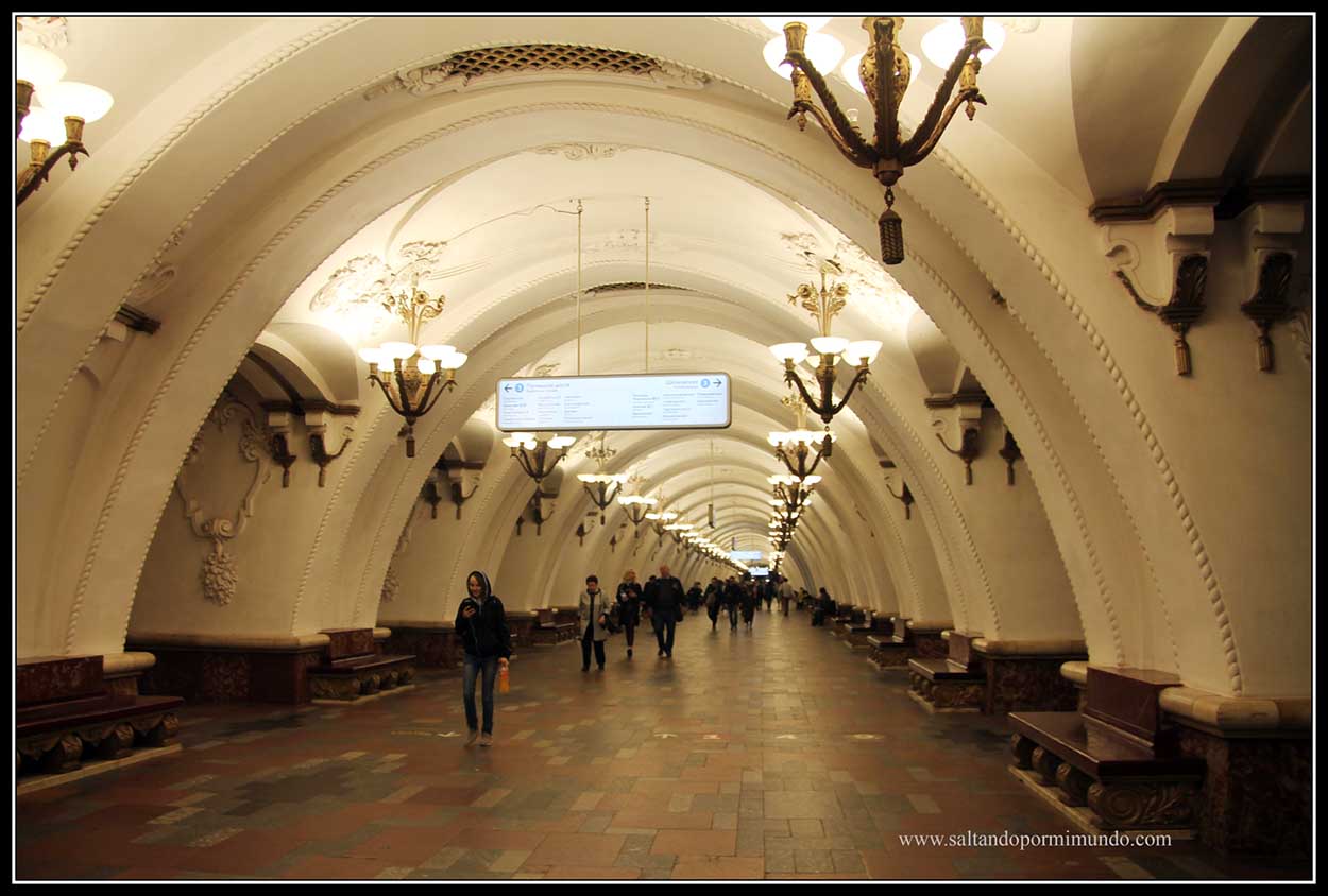 Estación Zaryadye, que da acceso a la calle ARbat, la calle comercial más importante de Moscú.