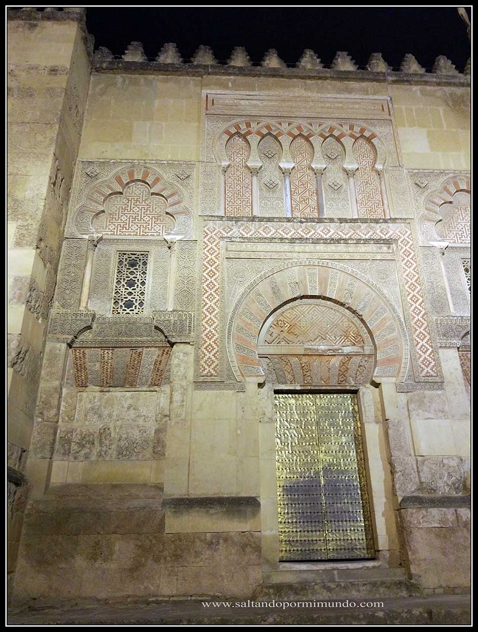 Mezquita de Córdoba de noche.