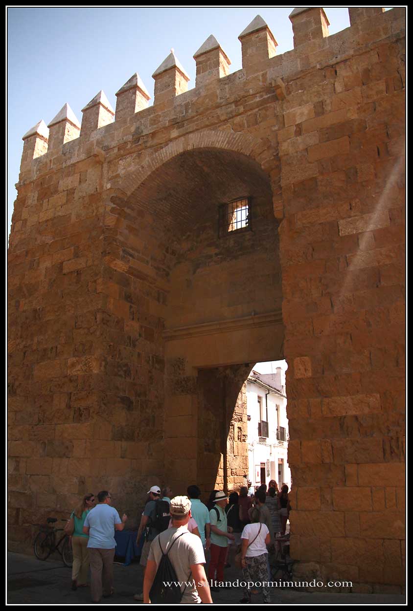 Puerta de Almodvar. Única puerta que se conserva de la Muralla de córdoba.