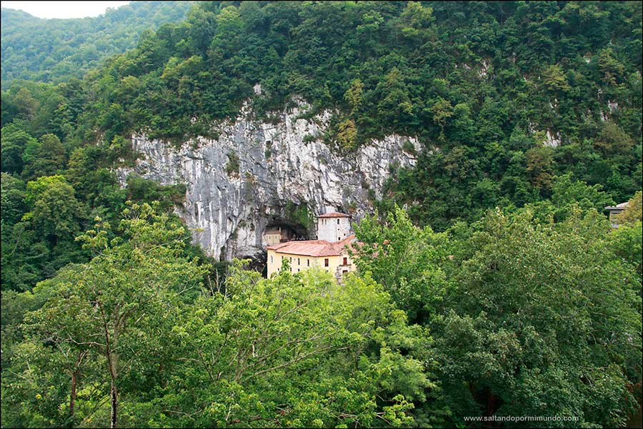 Que´ver en covadonga, Basílica y Santa Cueva